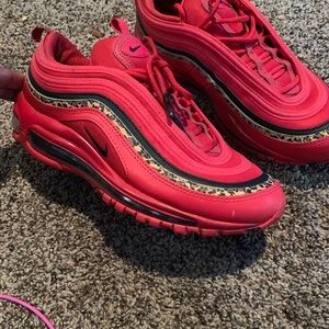 black red cheetah air max